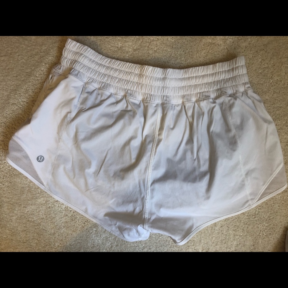 Lululemon High Rise Hotty Hot Shorts in White